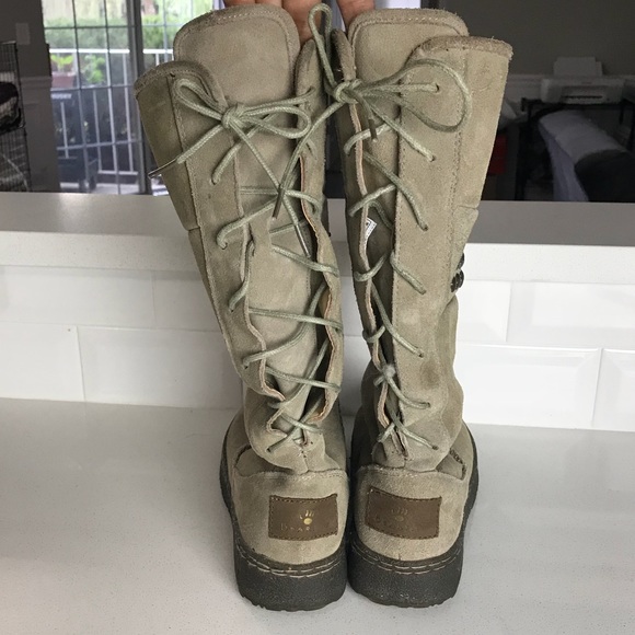 bearpaw lace up back boots